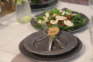 Teller, Vintage flach groß grau zur Anrichte von Salat oder Sonstigem